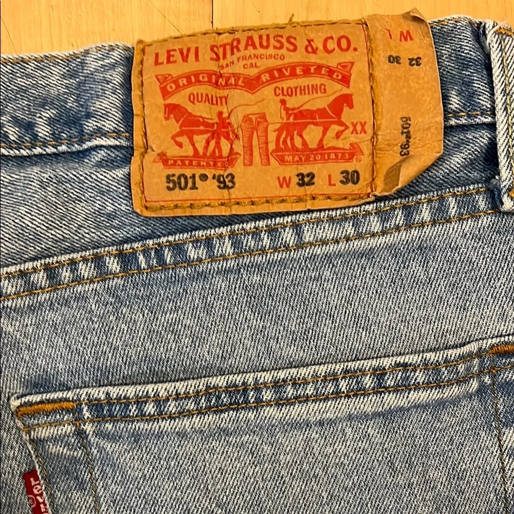 501 ‘93 Levi's 32x30 Distressed Jeans